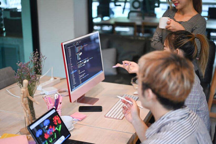 Crafting Stunning Online Experiences by Prateeksha