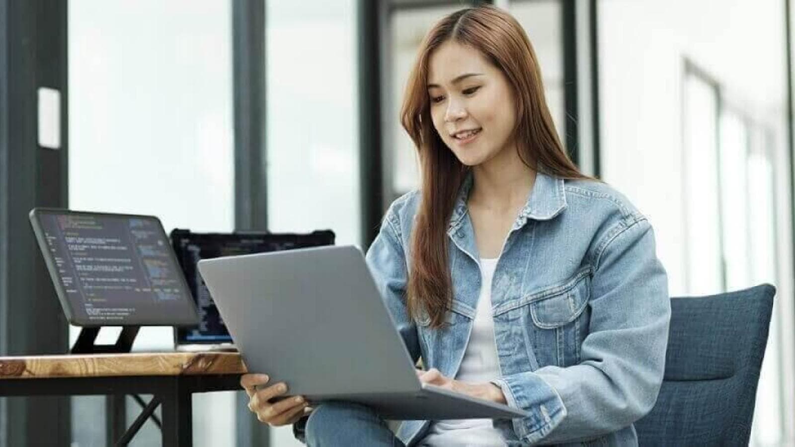 10 Benefits of Hiring a Local Website Developer